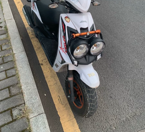 行驶不到六千公里，电瓶目前亏电。从朋友手上...