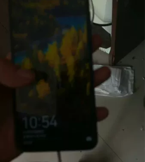 华为畅享9p成色如图后盖明显掉漆4＋128...