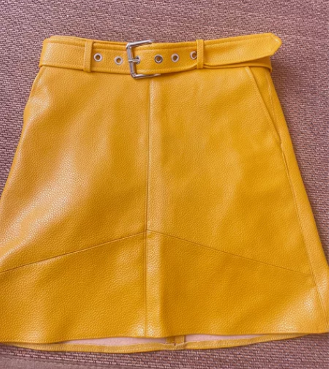 真皮半身裙A字裙，非常的修身显瘦，质量非常...