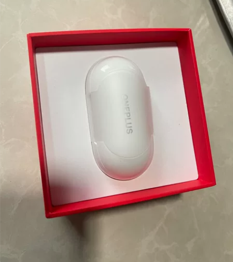 一加耳机刚刚卖的、耳朵小了动一下就掉下来、...