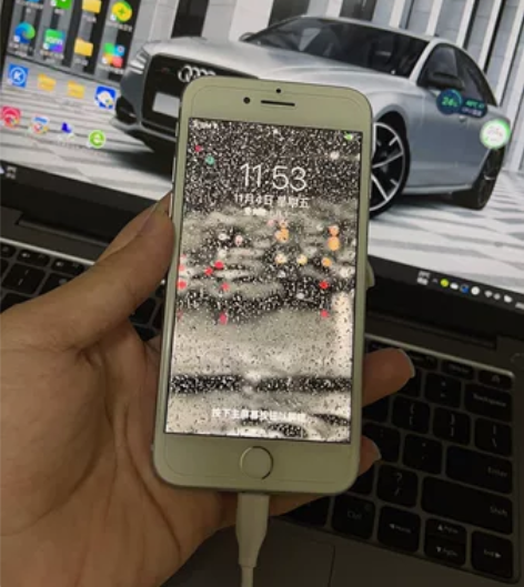 苹果8 64 港版 特价799 感兴趣的话...