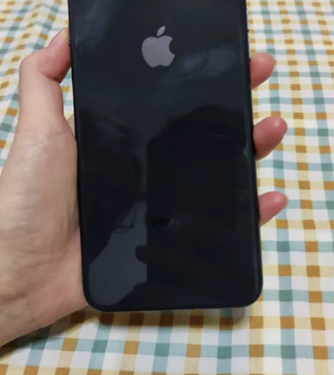 女生自用苹果8plus，6+64g内存版本...