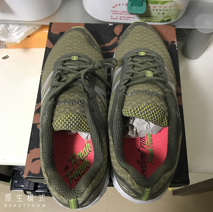 新百伦运动鞋，全新 撤台甩卖。识货者得。