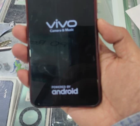 vivo y85  4+64G  屏幕坏了...