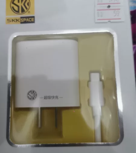 100W快充，带T—C充电线，实体店里买的...