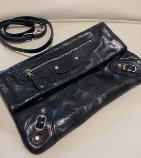 巴黎 真皮 机车包款手拿包、单肩包， 很早...