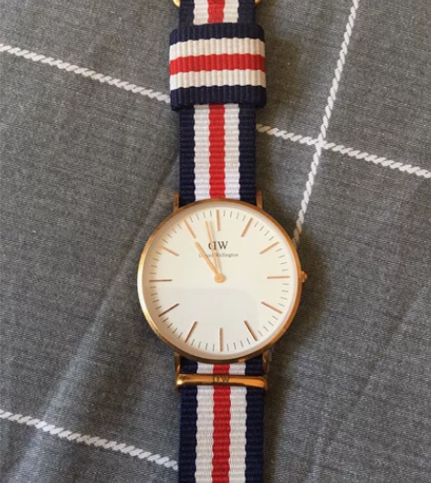 dw手表，轻微使用。42mm，电池没电。一...