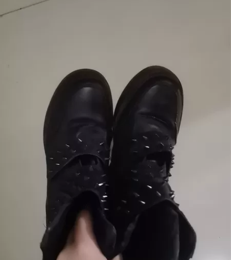 内增高鞋 实体店好几百购入 30元出。售出...