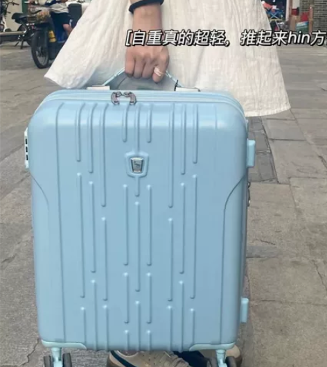 全新爱华仕女士行李箱旅行箱登机箱出！仅摆拍...