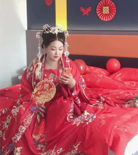 胖美眉新娘汉服,本人191斤,结婚穿的汉服...