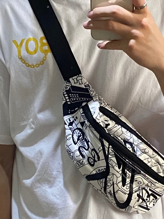 街头潮流个性斜挎单肩包，闲置品一经出售除质...