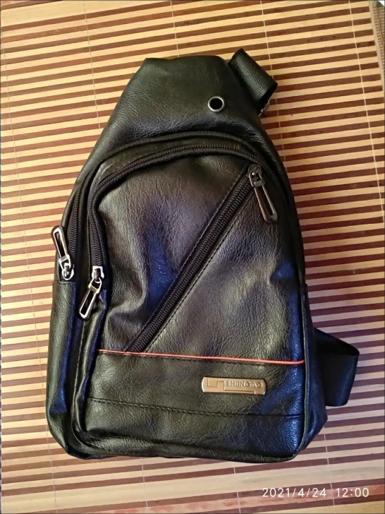男士斜挎包胸包,去年购入, ,不想要了,9...