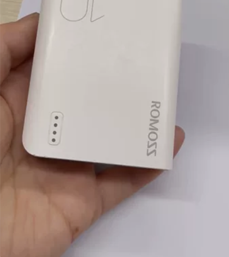 罗马仕充电宝，小巧轻便，随身携带，巴掌大小...