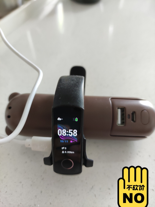 荣耀手环4,成色见图,表带卡扣断了需要自配...