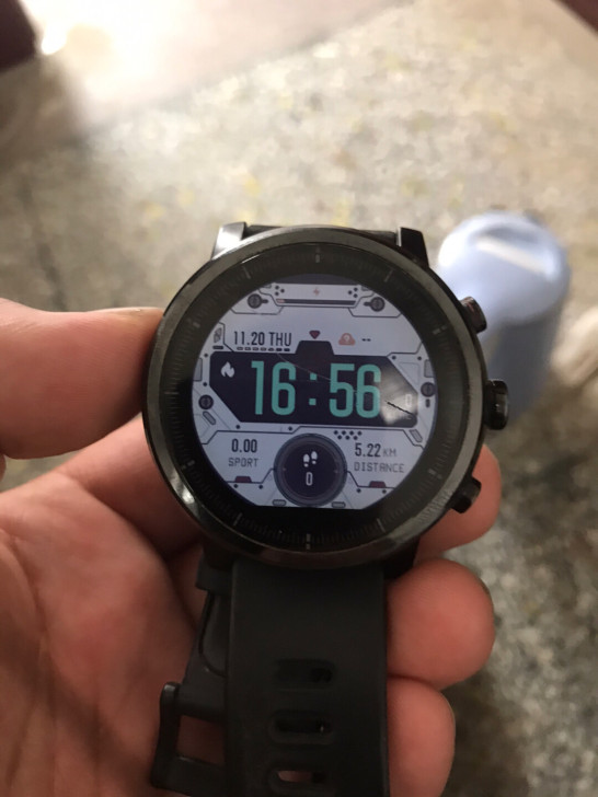 华米二袋智能手表屏幕有划痕