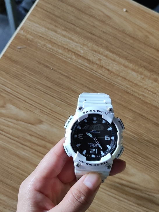 正品卡西欧手表，无破损完好，需要的请私聊