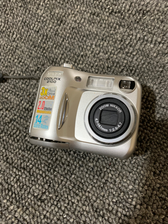 出售九九新尼康coolpix 2100数码...