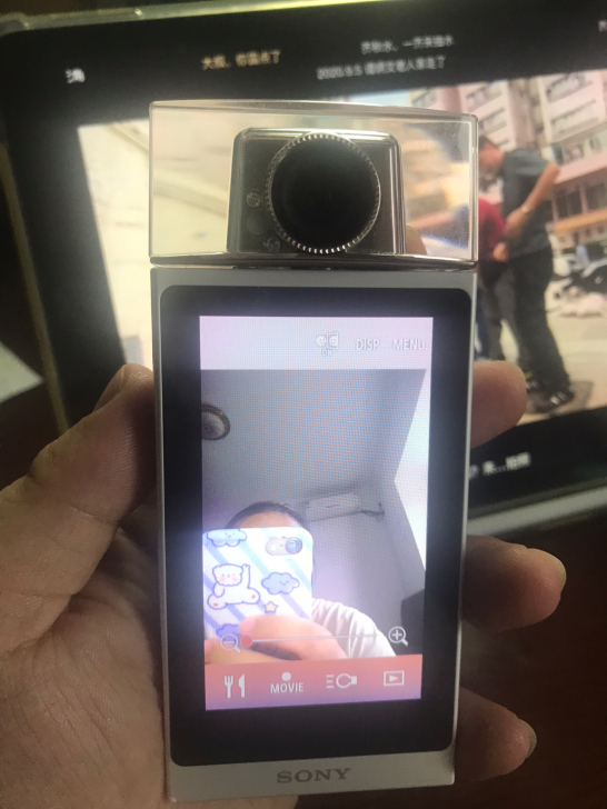 出这个机子 以下是样图 Sony自拍相机白...