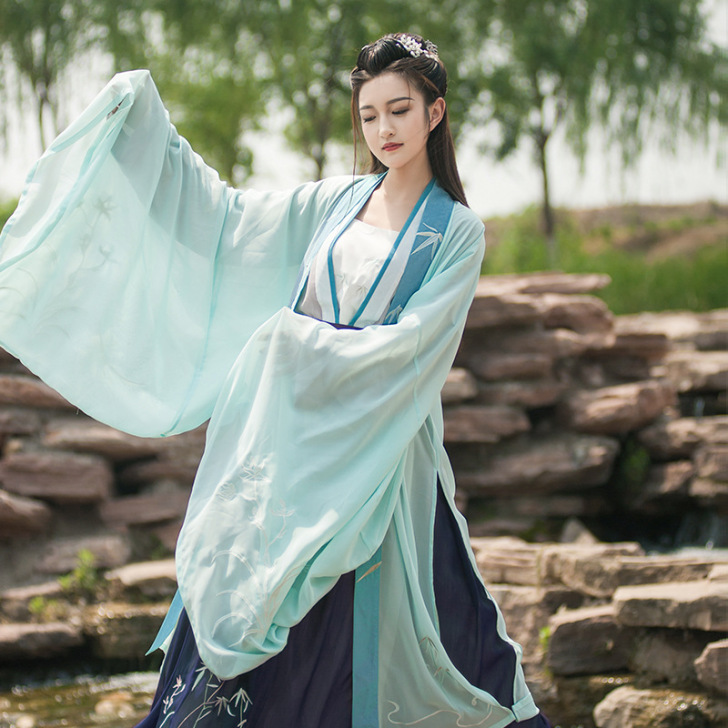 清幽汉服全套，洗一穿一，状态很好