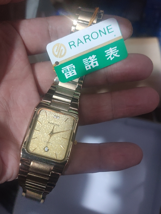 雷诺石英男表