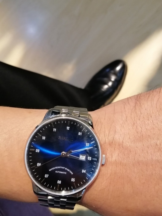 雷诺手表。当时我在天河百货商场里面买的，有...