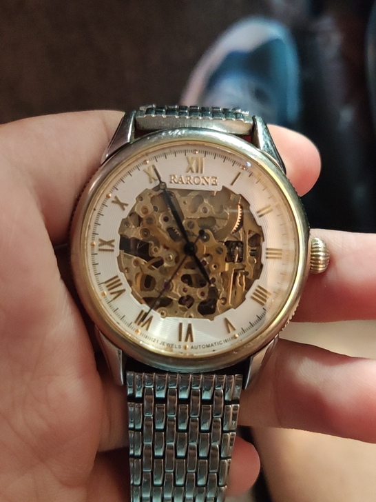 懂手表的给我估个价，13年还是14年小学时...