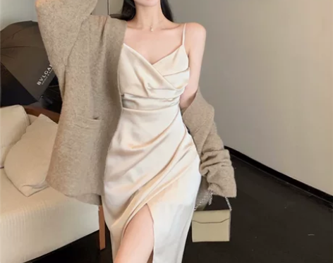 法式丝绸缎面港风性感开叉层次皱褶V领穿搭吊...