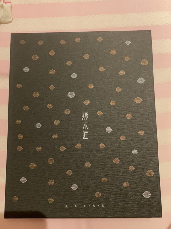 淘宝购得，现在出售，礼盒袋子都在，全新