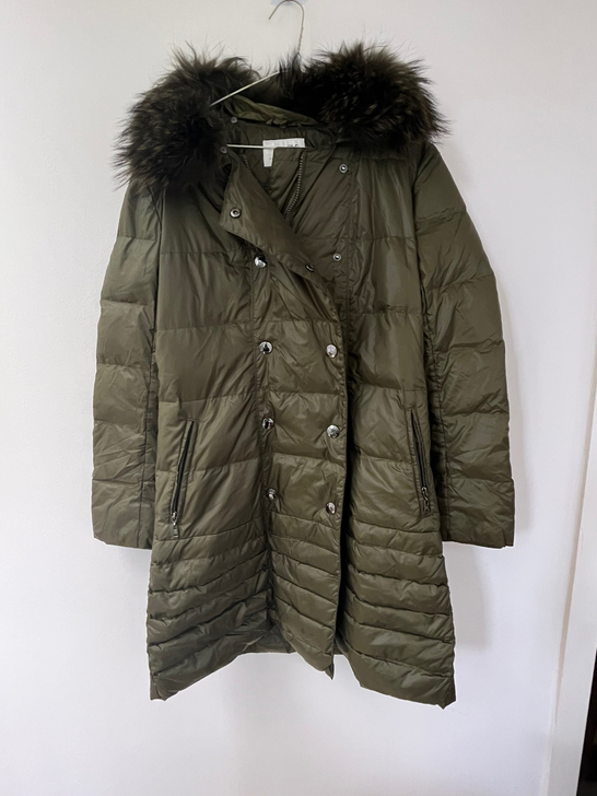 Zc昆明专柜入军绿色羽绒服，全新未穿未下水...