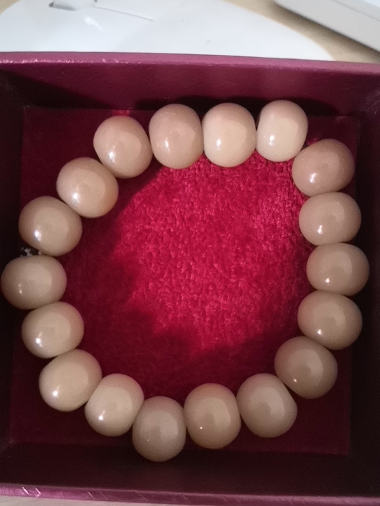 自己盘的菩提根五年，18粒。包浆很好，光泽...