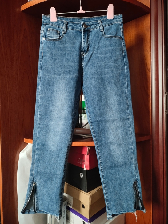 牛仔裤，裤脚开叉，100斤内穿