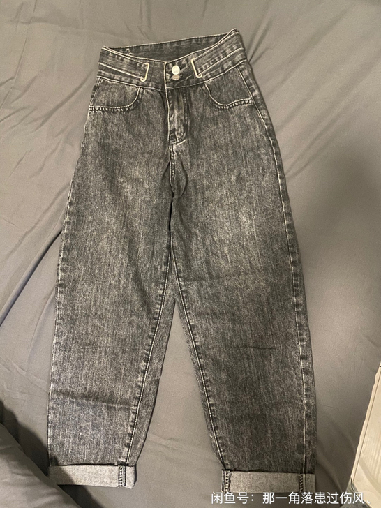 烟灰色牛仔裤
