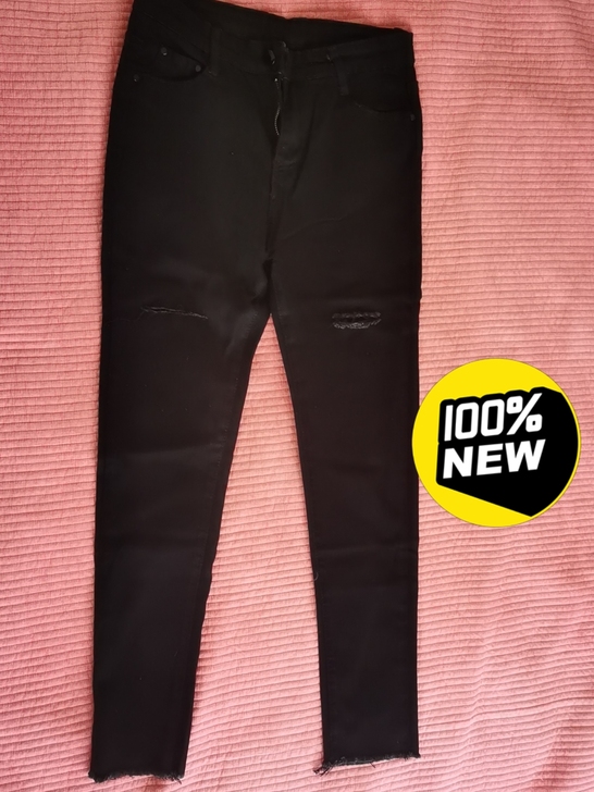 25元黑色牛仔裤，全新，就是吊牌摘了，没洗过