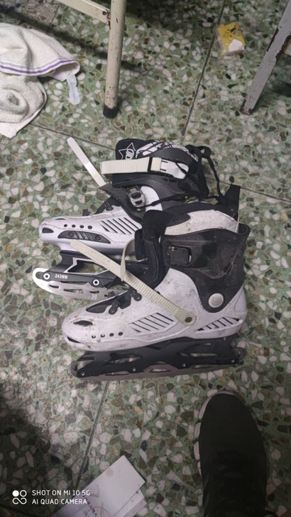 穿了一次闲置了，冰刀鞋，无磨损，42-44...