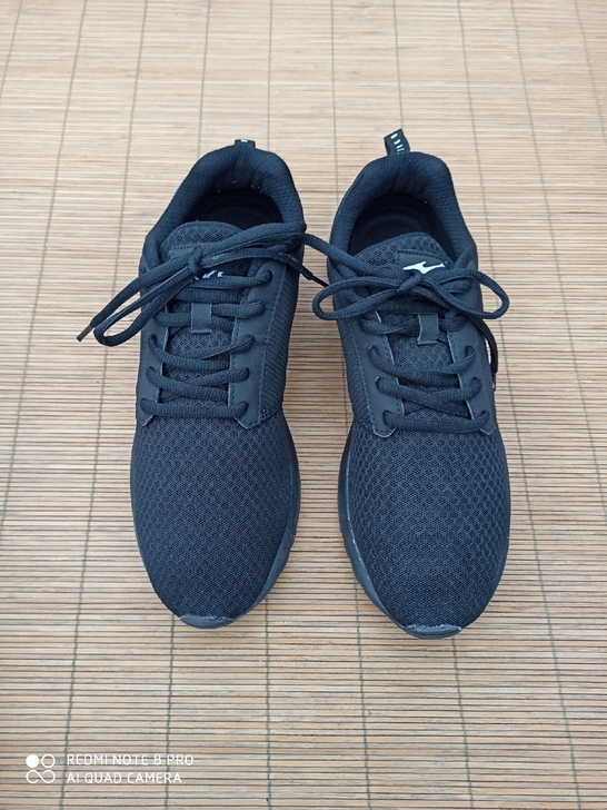 43码鸿星尔克运动鞋