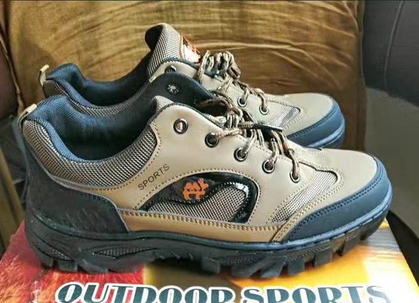 骆驼登山鞋，goretex防水面料，没穿着...