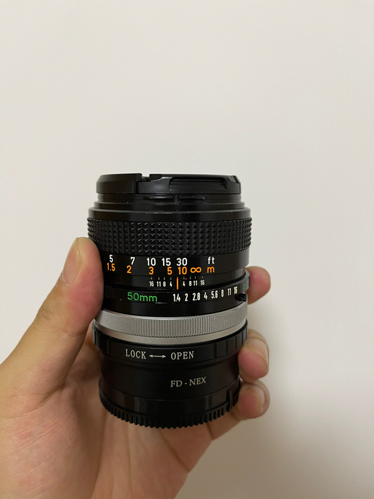 佳能镜头，镜头保存很好，品相很新，无灰无霉...