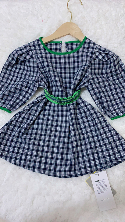 （全新）莫。小汐。80码春秋款格子森系复古...