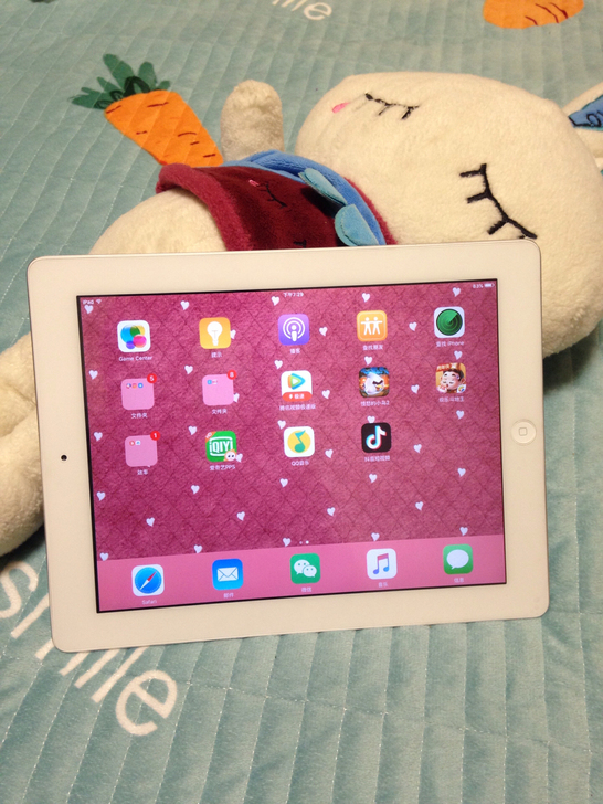 女生毕业闲置苹果ipad5g网络平板电脑学...