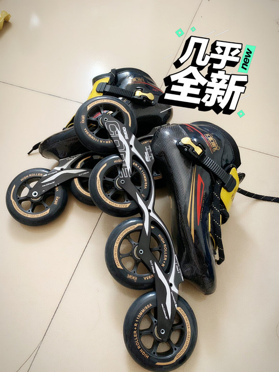 成人竞速鞋大轮溜冰鞋，42码，就溜过两次，...