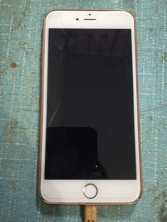 收拾屋子翻出来的古董机iPhone6P,以...