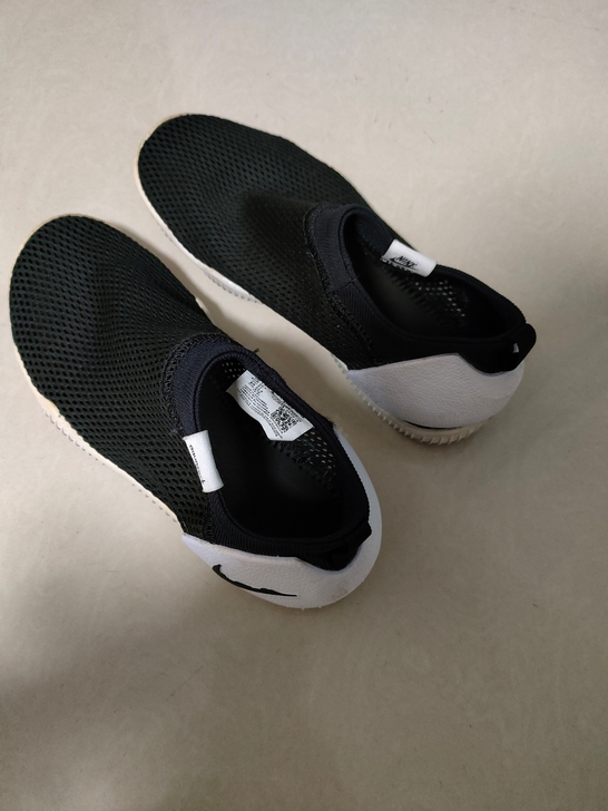 nike夏季网鞋，专卖店正品。33码。去年...