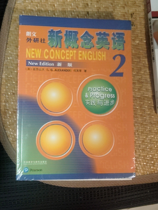 新概念英语2，全新的书，膜没撕，因为用不上...