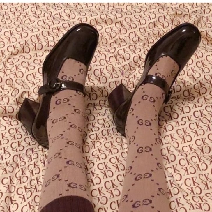 巧克力色脚背带方头玛丽珍鞋漆皮高跟粗带复古...