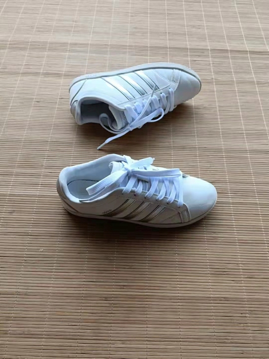 37.5码 阿迪达斯运动鞋        ...