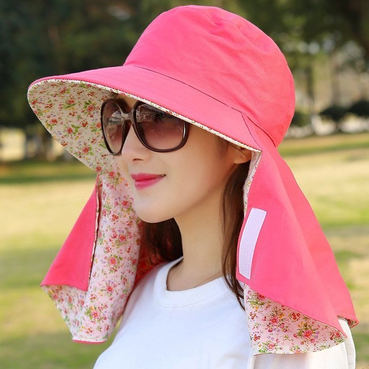 夏丽姿 帽子是白的里面是花的，两面可以戴