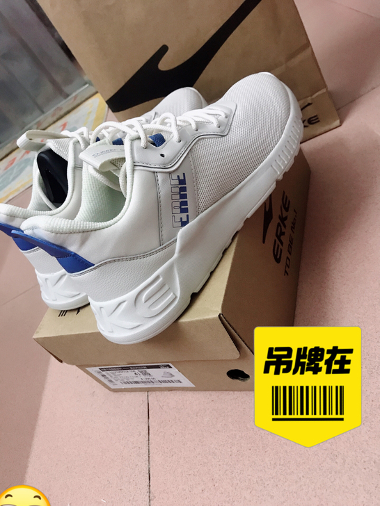 鞋  全新 没有穿过。        因捐...