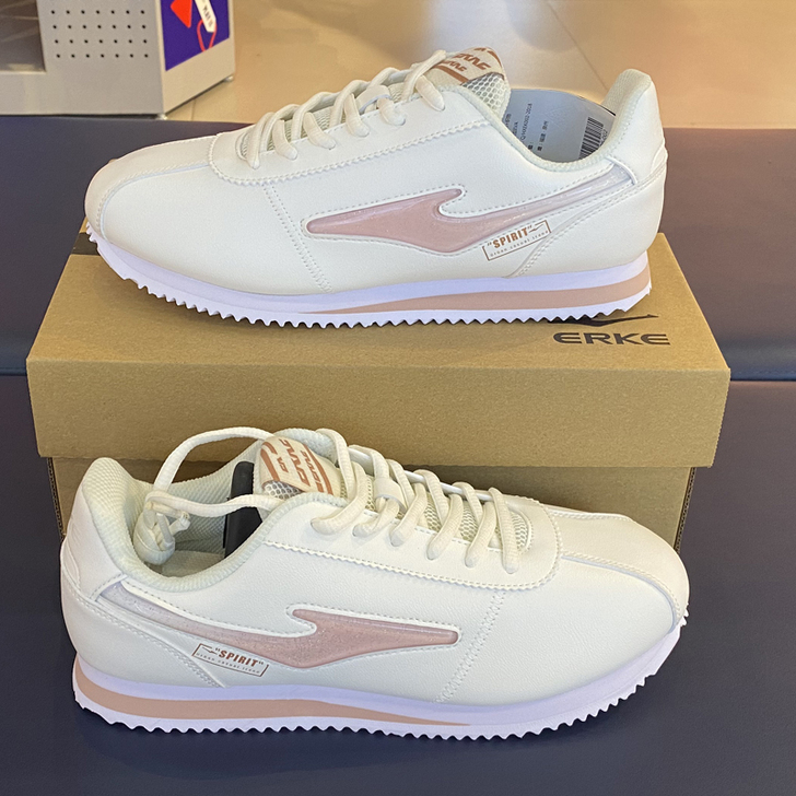 erke/鸿星尔克 板鞋，下单就送棒球帽哦