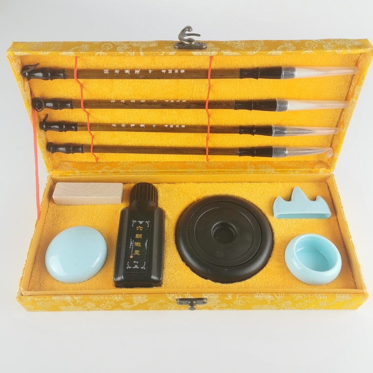 文房四宝笔墨纸砚套装，全新黄色锦盒毛笔套装...