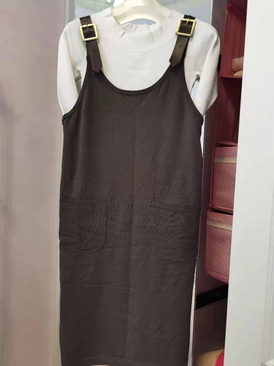 背带裙两件套，基本全新，没穿过，s码，12...